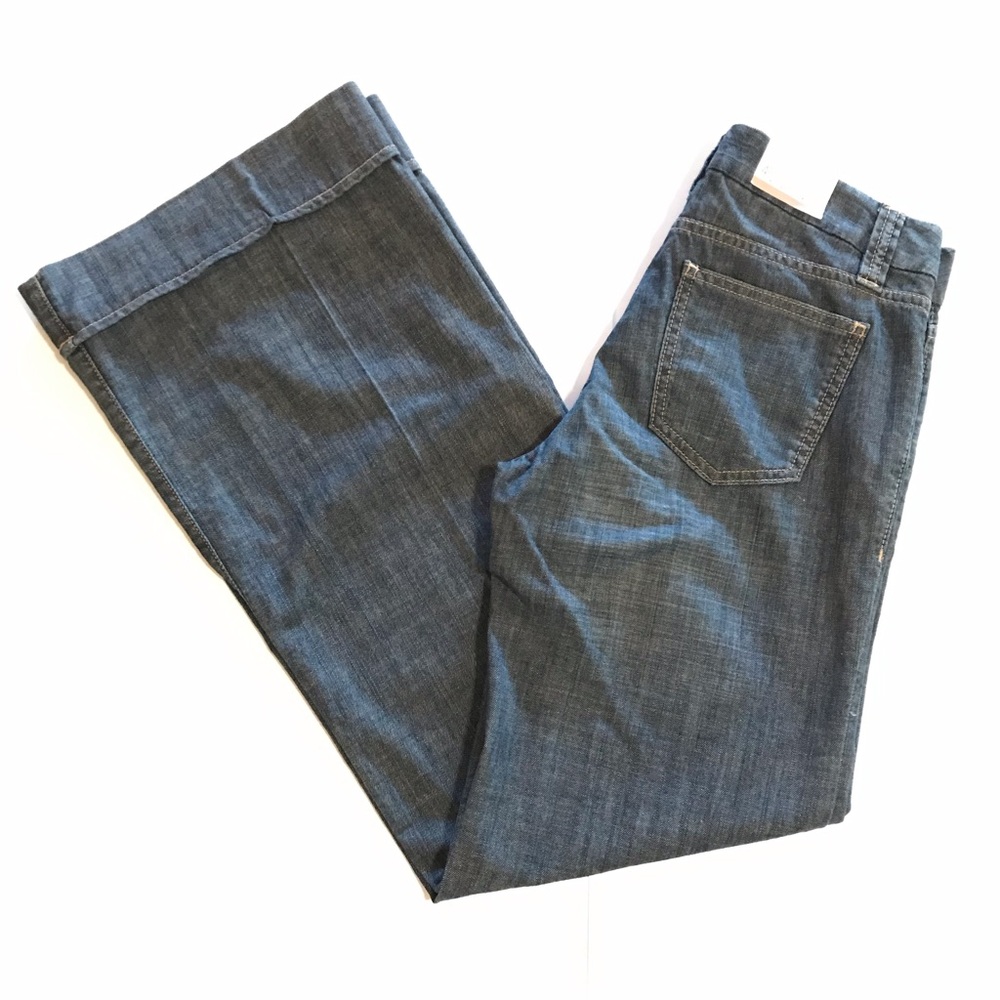 Banana Republic Flare Jean Size 4, new with tags